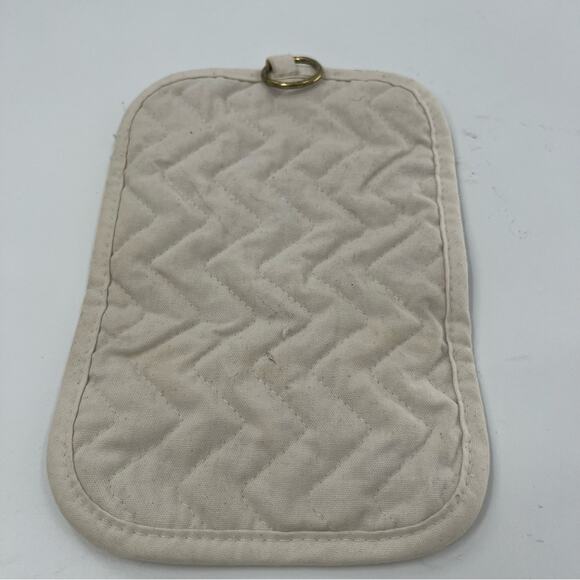 Vintage 1984 Oven Hot Pan Holder Christmas Bear Pattern White - Picture 3 of 5